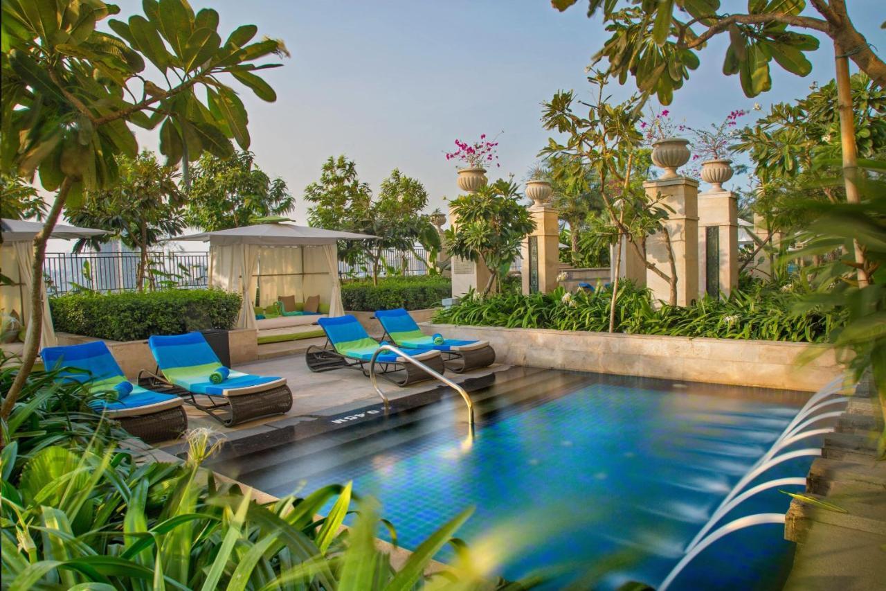 加尔各答itc皇家孟加拉豪华精选酒店 外观 照片 The pool at the hotel